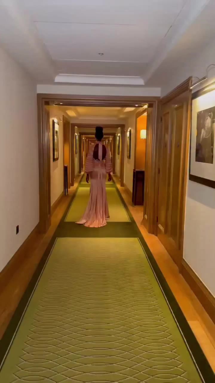 She's on her way..... @jodiesmith wearing custom @louisvuitton by…