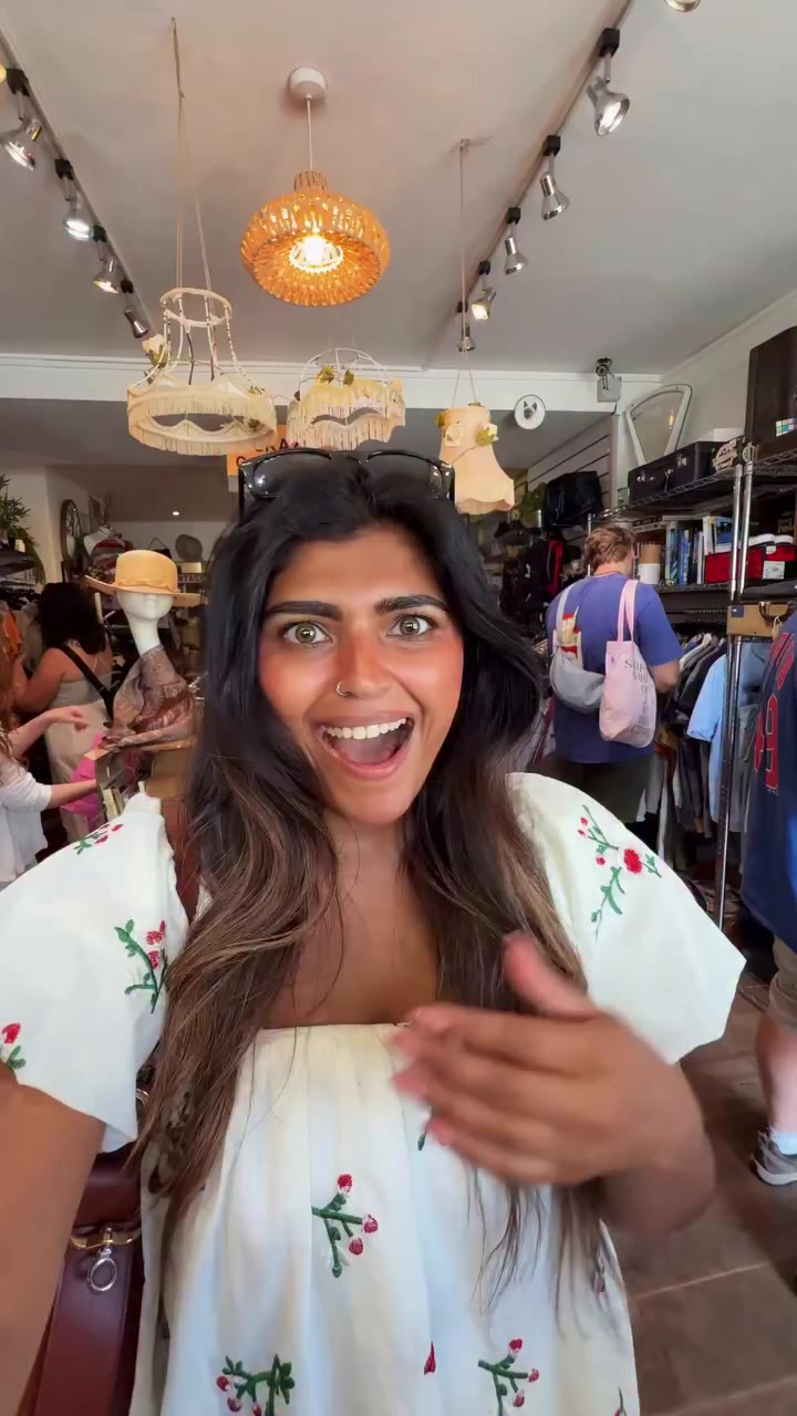 ✨save this location✨ (one of the best charity shops in london!!) 📍cats…