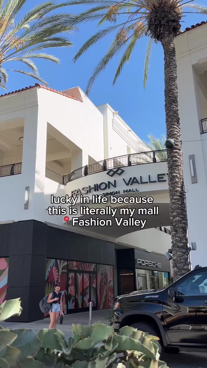 Lucky to be your mall ❤️ #itsamymallthing #itsasimonthing