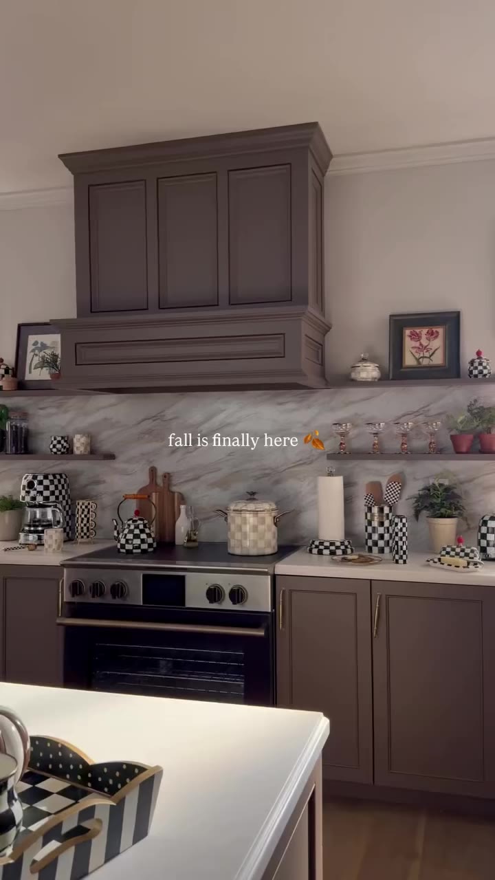 Today marks the first official day of fall! 🍂 Time for warm spices, cozy…