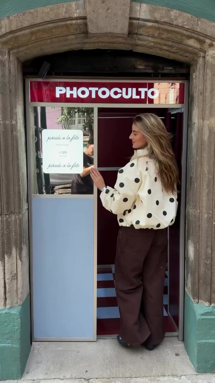 Encontré este photobooth para tomarse fotos vintage en CDMX y tienen que…