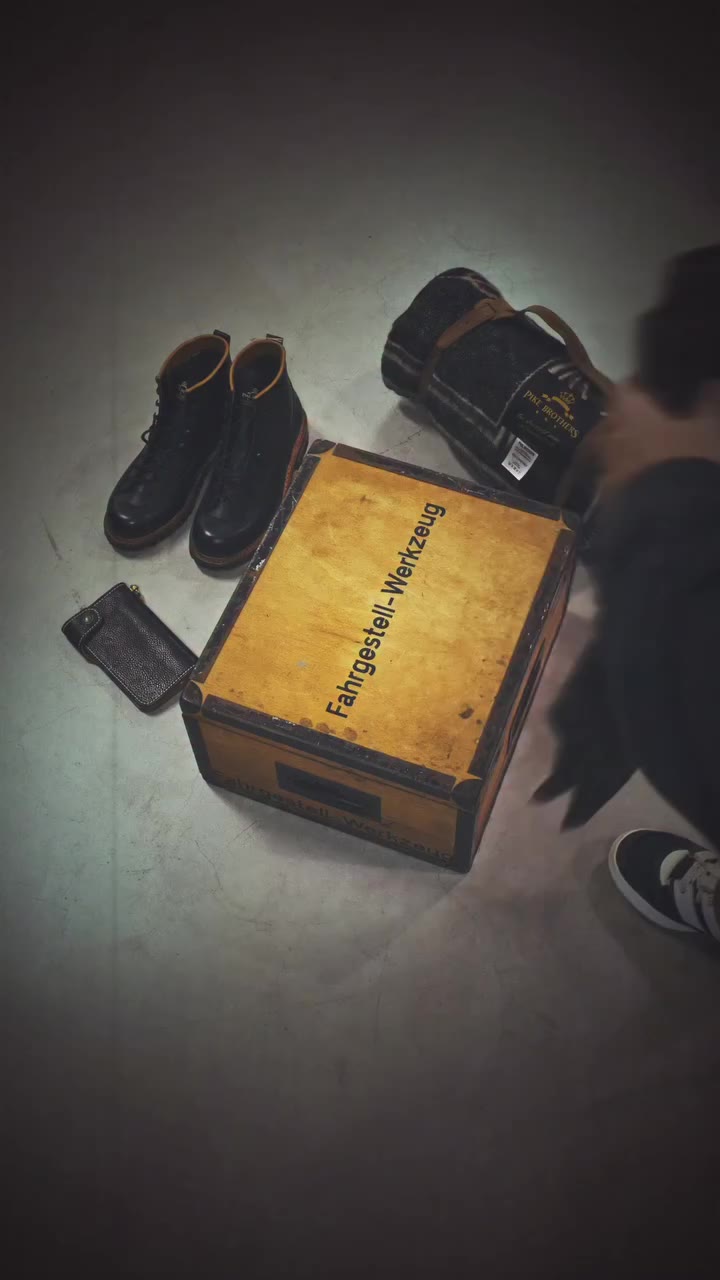 - THE HICKORY SET -