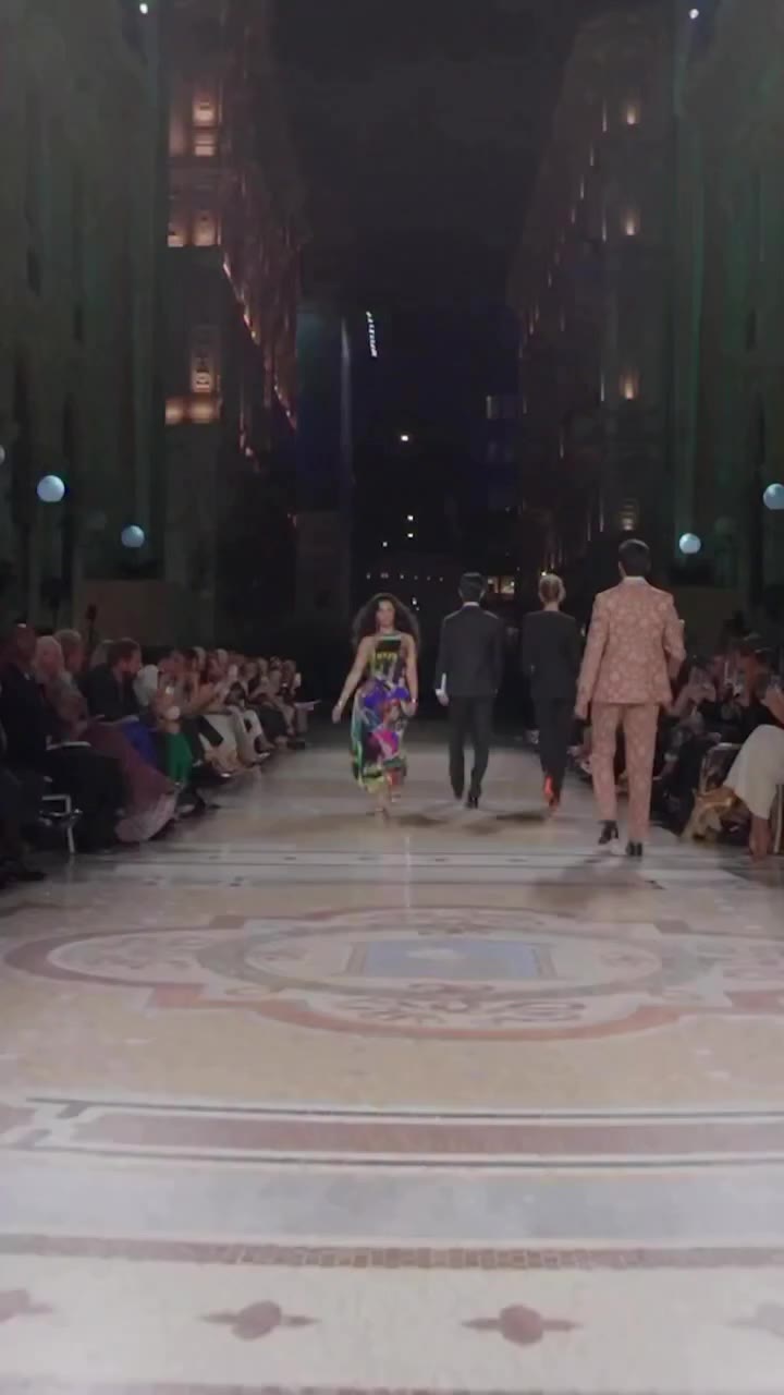 Whew! #CardiB with a SICKENING walk at #VogueWorld in Milan. RP: @voguemagazine
