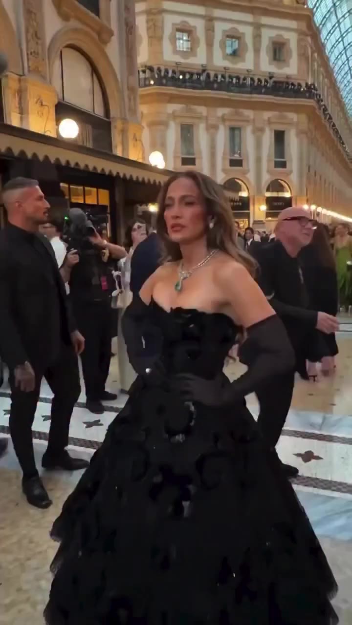 Italia lleva en su historia la Moda. Y @dolcegabbana han sabido mantener ese…