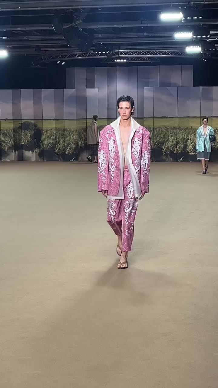 Dhruv Kapoor @dhruvkapoor presented their Spring/Summer 27 Co-Ed show, titled…