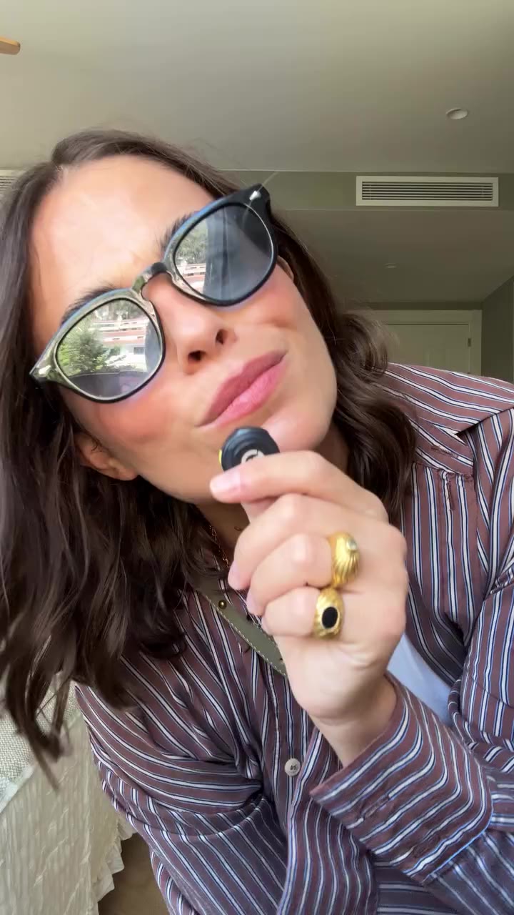 El look de hoy va con una pequeña reflexión✨ Por lo pronto, me he borrado…