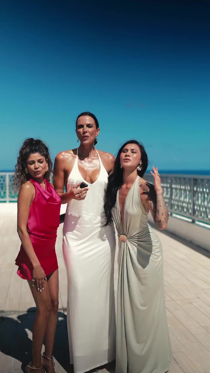 Centerfold energy, behind the scenes. 🎥 Go BTS with Ana, Payal, & Lisa, our…