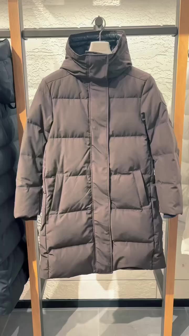 Ready for colder days and Canada Goose layers. ❄️🤍 @crystalslv #shopatsimon…