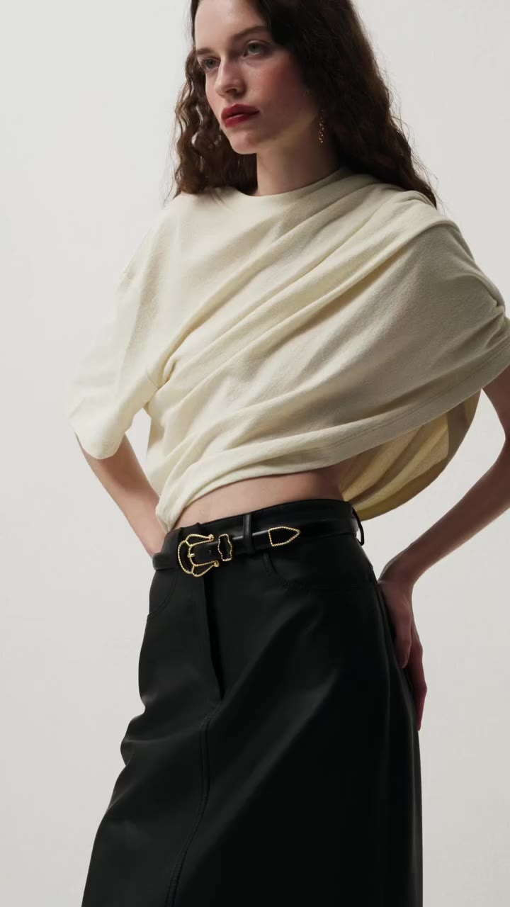 Discover The Santo Enamel. A Western form.
