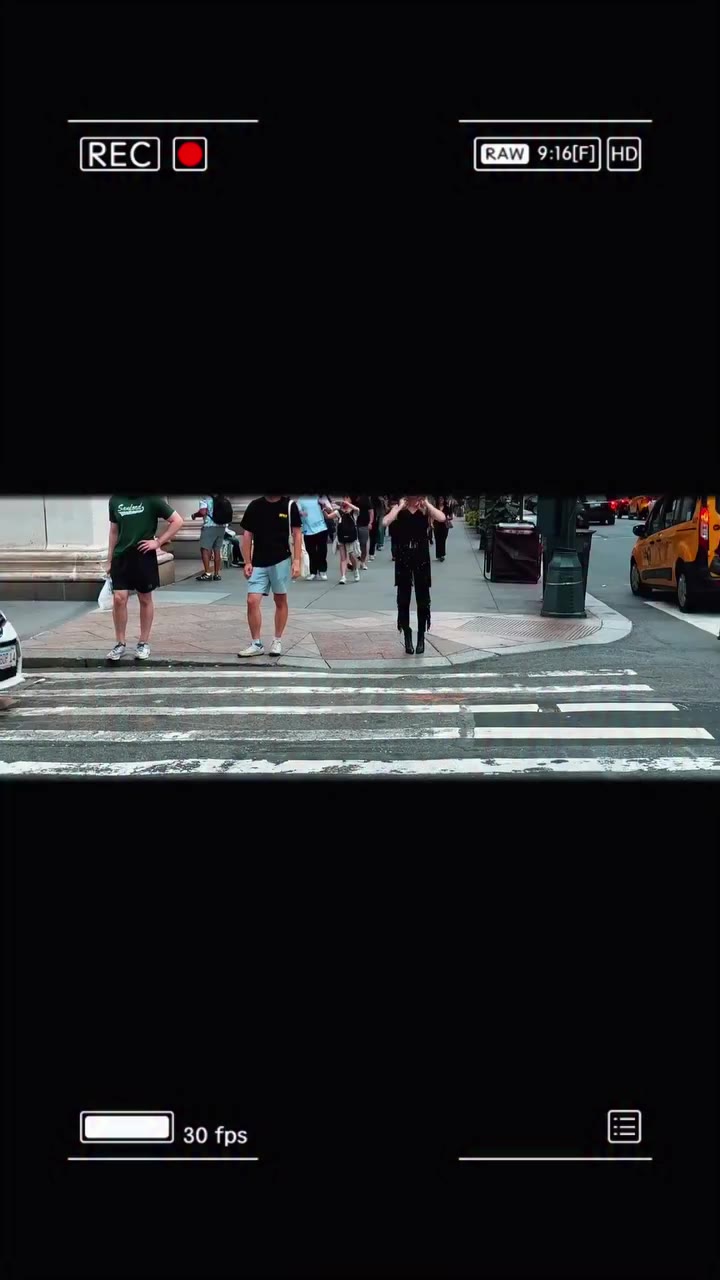 Who needs a dance floor when you have the streets of NYC? 🗽🖤 New York state…