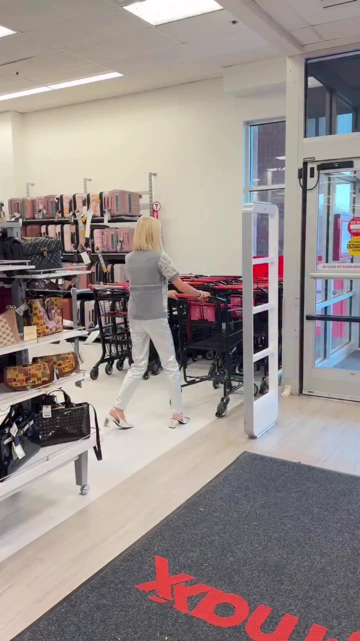 staying on a budget never looked so good @robbin_dower_style #tjmaxxpartner