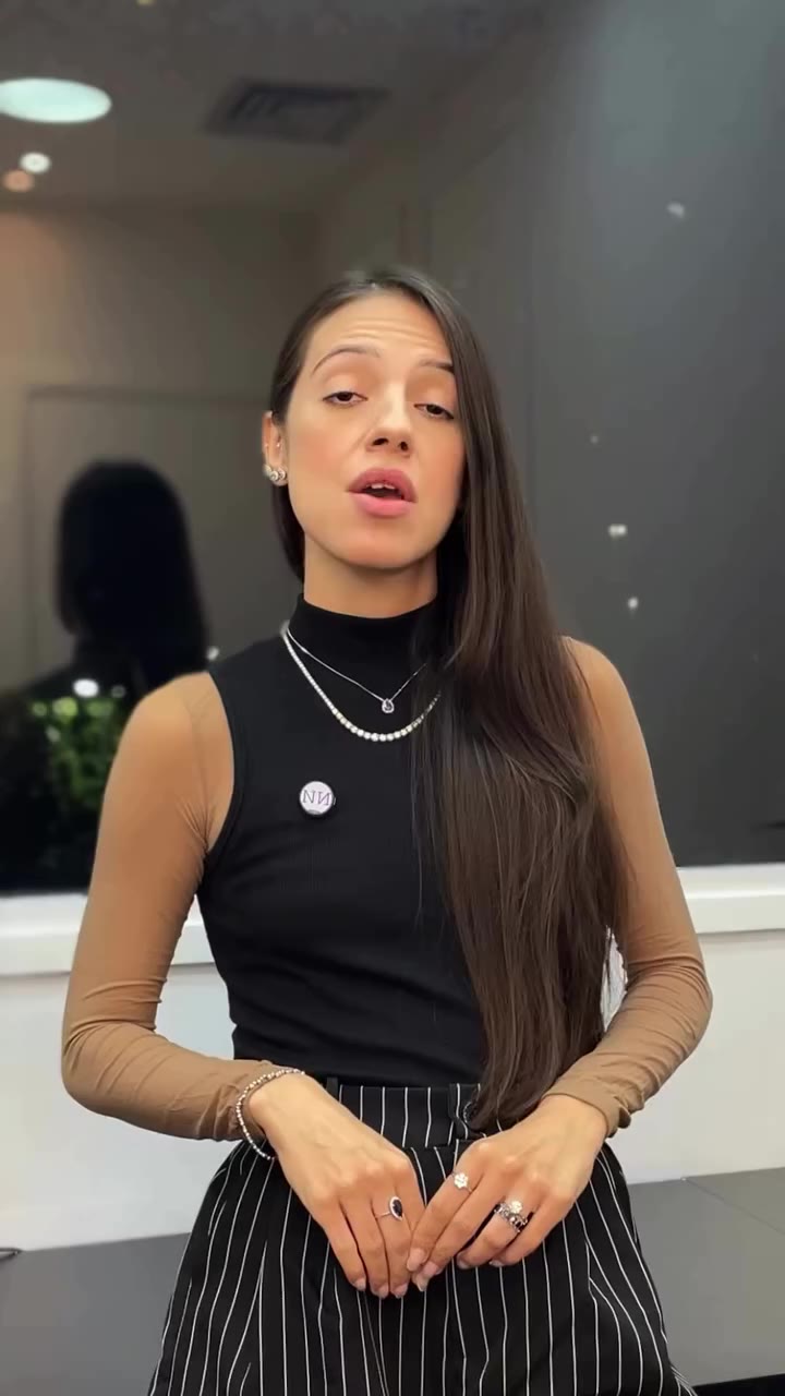 Quando você pensa em Safira, qual cor vem à sua mente ? 👀 💙 A primeira…