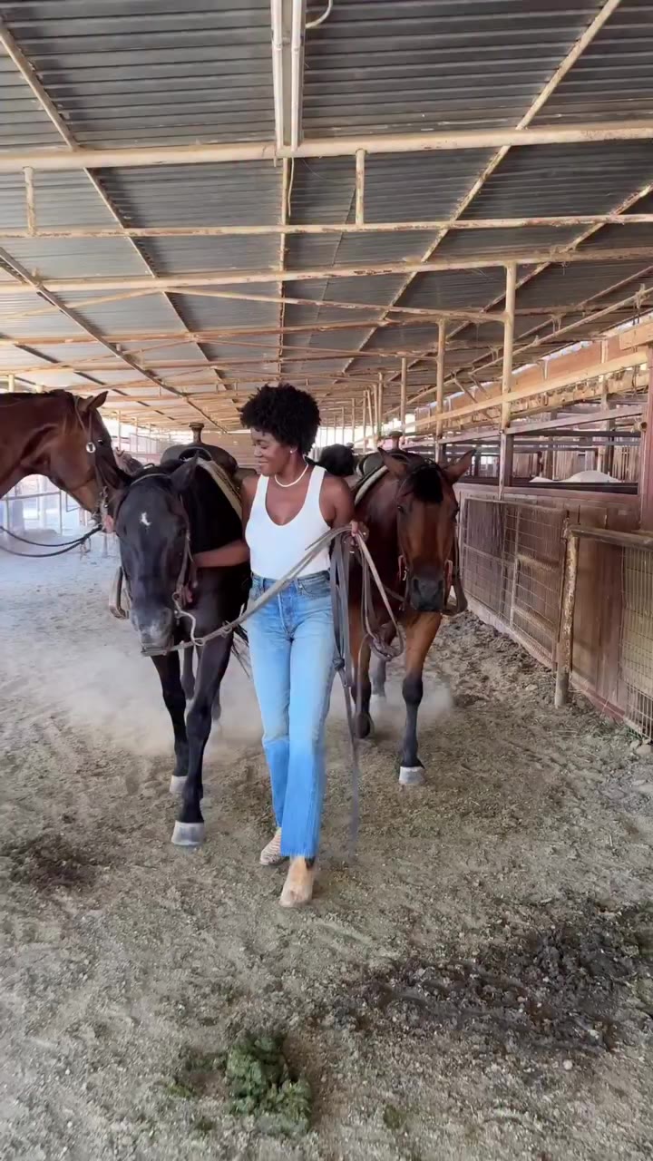 Turns out, Robinson can ride. Season 3. #paradiseonhulu 🐎@_thecowboyqueen