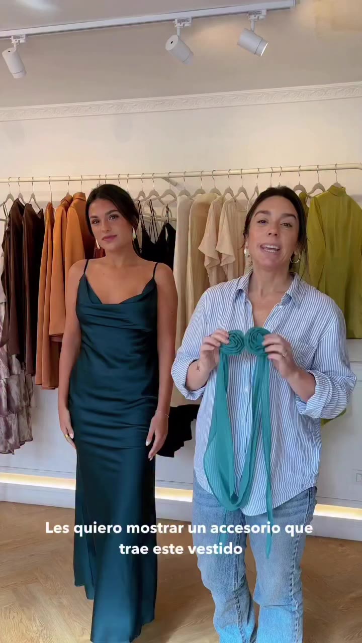 Hay vestidos que dejan espacio para hacerlos propios. El Lucía es uno de…