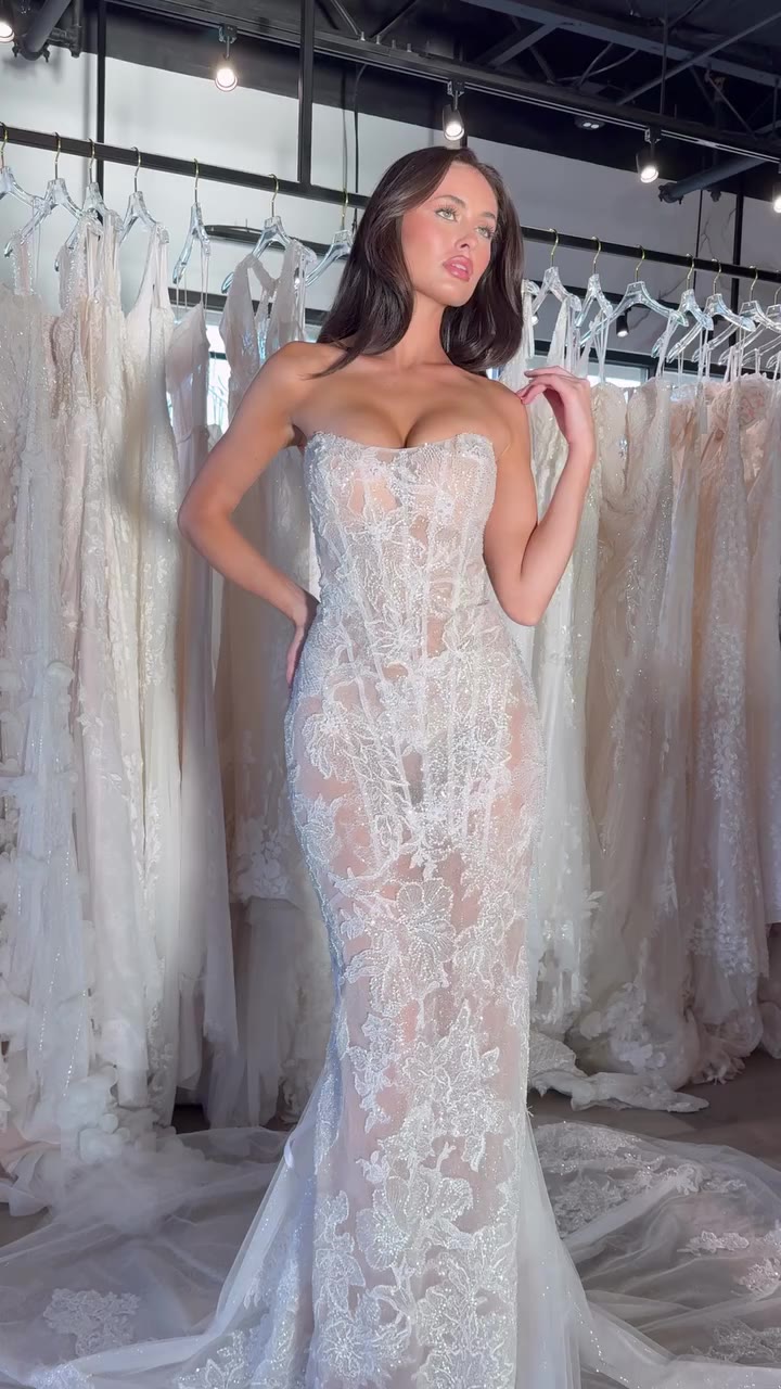 An iconic bridal look requires an iconic wedding dress like BELLINA 💍✨…