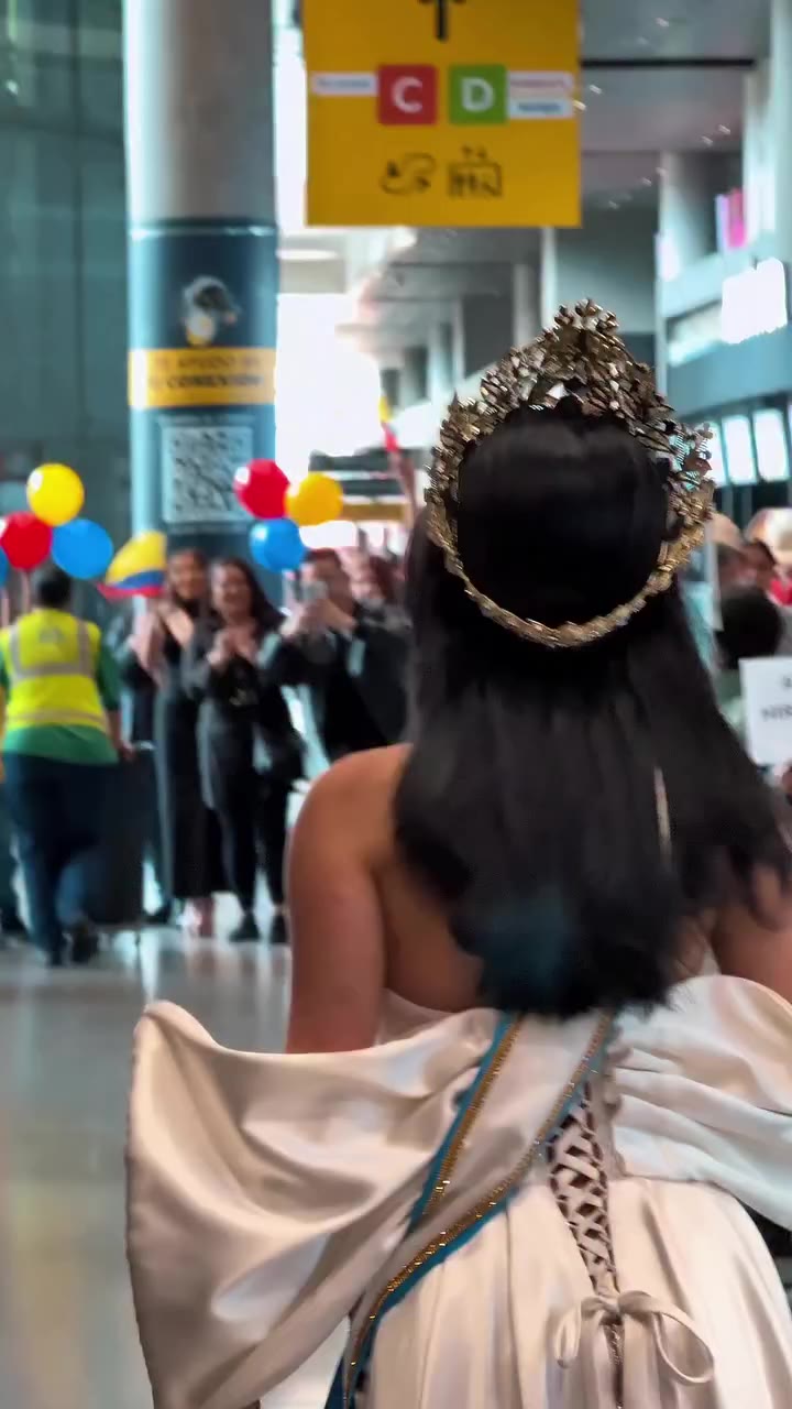 Colombia recibe a su nueva reina internacional Miss Teen Carnaval Int 🇨🇴…