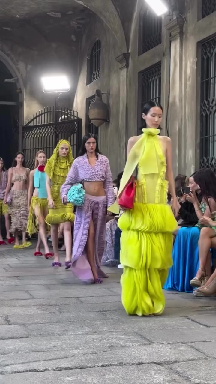 Peruvian craftsmanship took center stage in Milan as @jsalinas.pe unveiled its…
