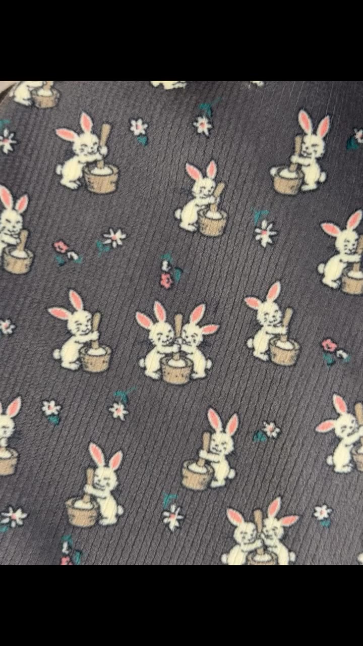 오늘부터 택배 업무는 잠시 쉬어갑니다 🐰 즐거운 한가위 되세요! 주말에도 쇼룸은 정상 영업 합니다 26일, 27일 오후 2-7시에 만나요 ♡