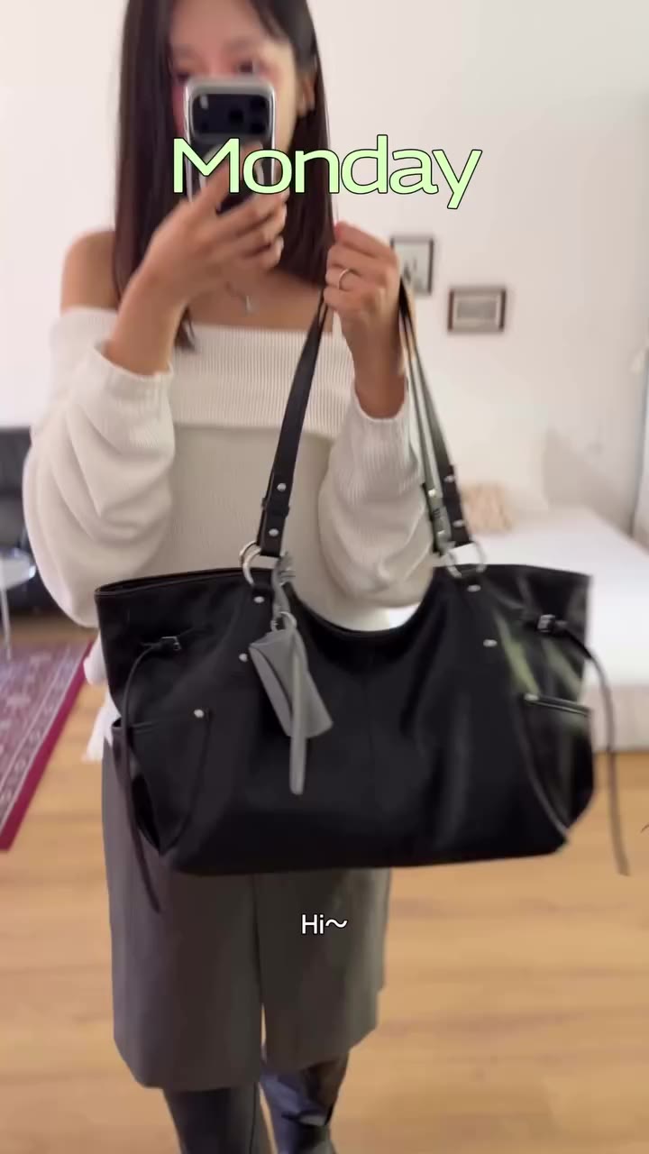 월요일부터 일주일 내내 들기 좋은 블랙백 🖤 어떤 룩에 들어도 실패 없는 블랙 컬러라 요즘 출근할 때 제일 자주 들게 되는 가방들. FW…