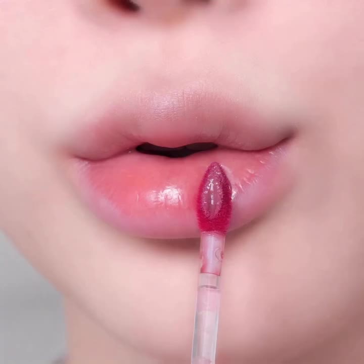 컬러 묻어남 𝙯𝙚𝙧𝙤😍 ✔️논-믹싱 텍스쳐로 컬러를 끌어올리지 않고 깔끔하게 레이어링 가능한 ✨영롱 코팅 글로스✨ 에뛰드 신상…