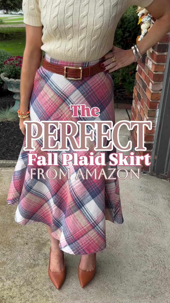 A touch of retro for fall 🍂 This plaid midi skirt has that classic, polished…