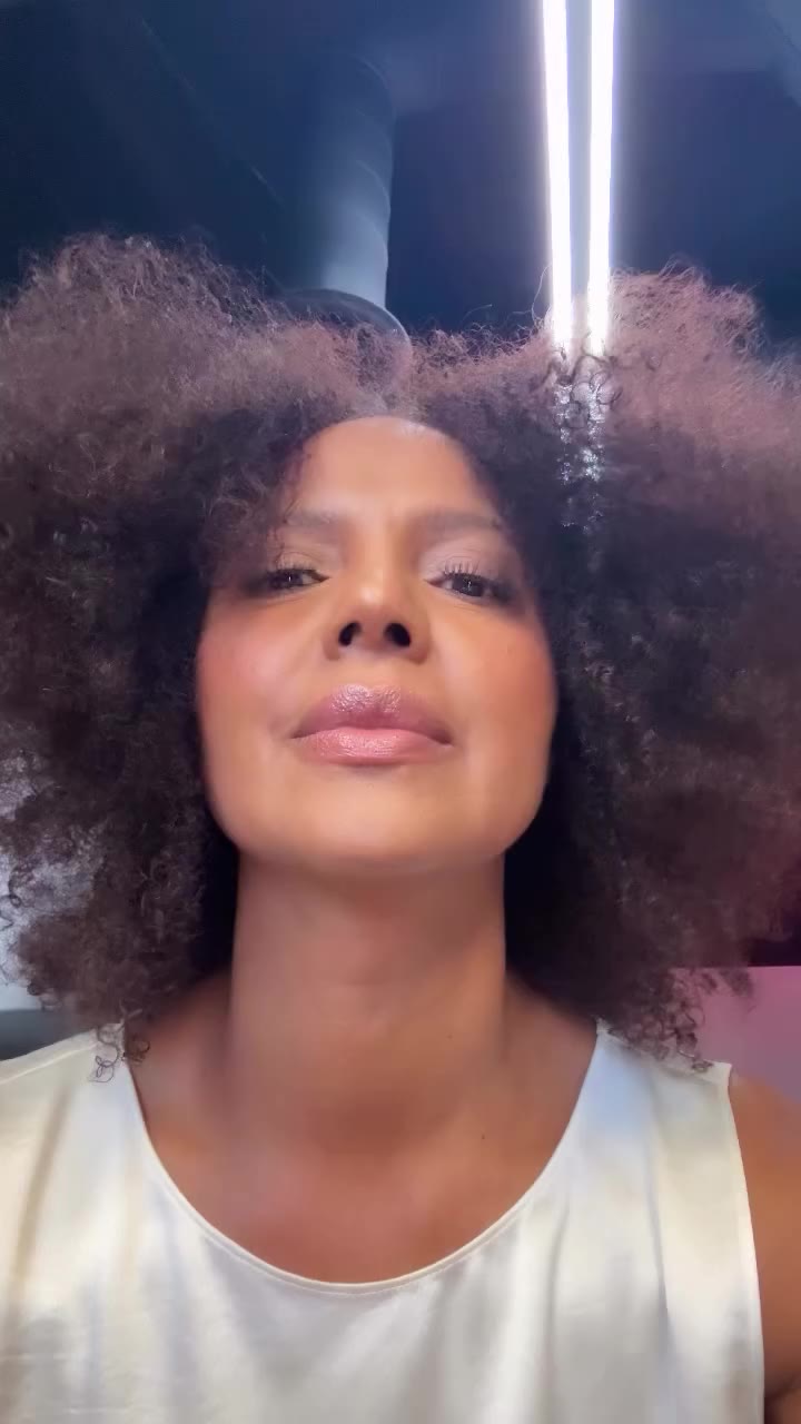Big Hair attitude 💄 @mariahnicolebeauty #hairmodel #bighair #thisfeelsgood…