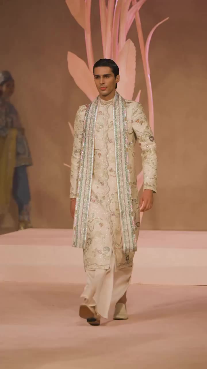 𝗣𝗥𝗜𝗬𝗔𝗦𝗜 | 𝗖𝗢𝗨𝗧𝗨𝗥𝗘 𝟮𝟬𝟮𝟲 Harsh wears ‘𝗗𝗲𝘃’, an ivory…