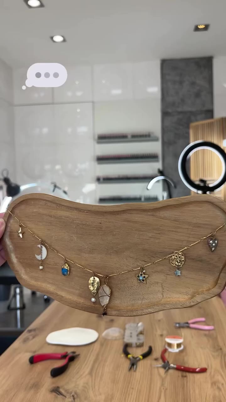 Le collier réinventé pour Danielle 💭 A partir d’un collier oxydé avec le…