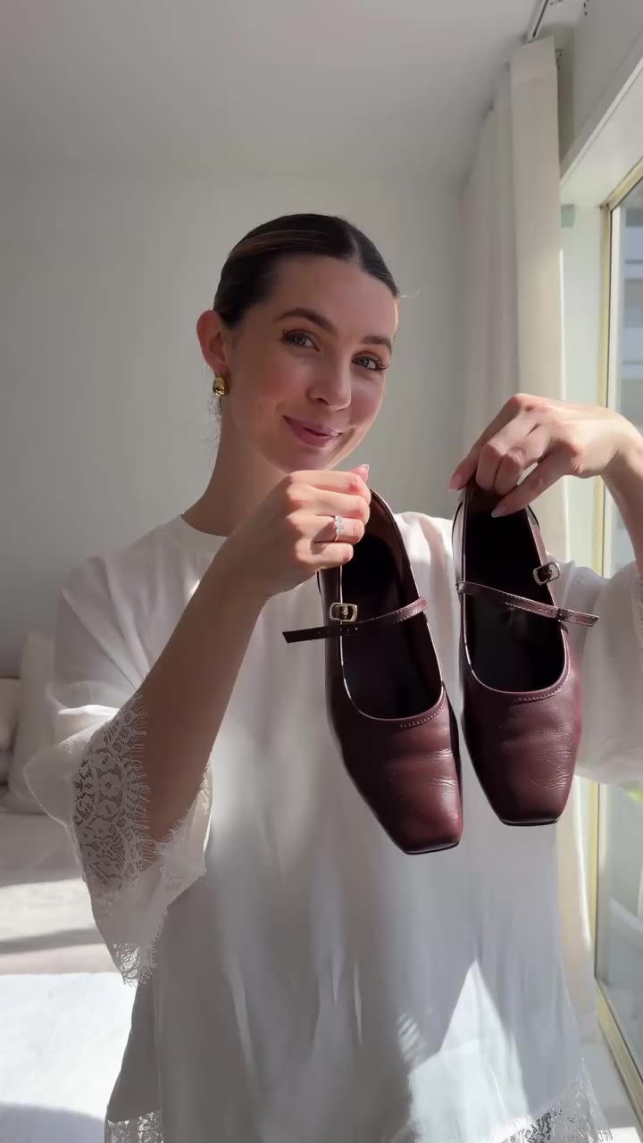 One top, two ways 🤎 Jahna shows us how to effortlessly style the Whistle Lace…