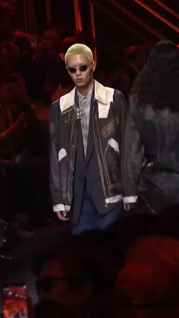 ⠀ 𝐌𝐎𝐃𝐄𝐋 황준형 HWANG JUNHYUNG @junhyunghwang 𝐁𝐑𝐀𝐍𝐃 @diesel 27 SPRING