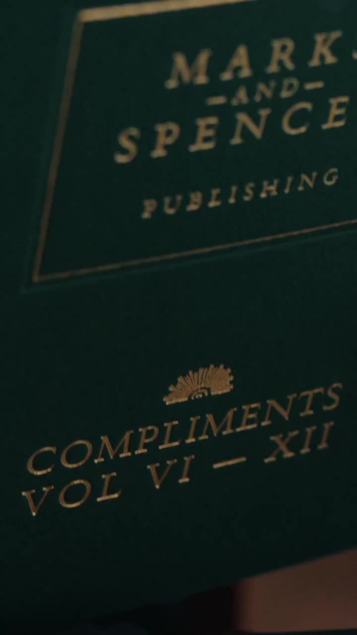 ✨ M&S 2026 秋季系列正式登場！ #LoveThat 企劃強勢延續，今季繼續由「首席讚賞官」 Gillian Anderson…