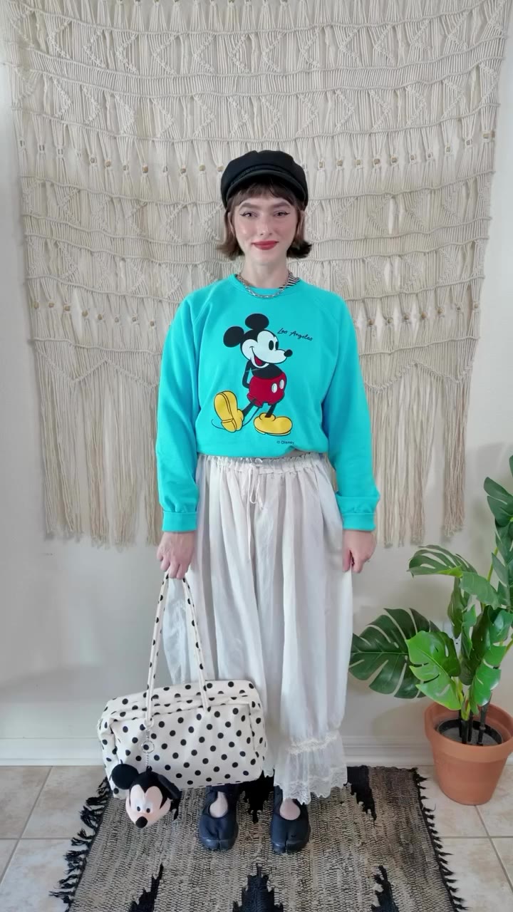 Did this classic Mickey sweatshirt from @zara just become our newest closet…