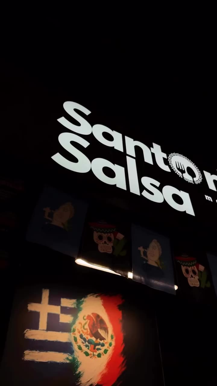 @santorini_salsa w Hali Maki - kuchnia grecka spotyka się tutaj z meksykańską…