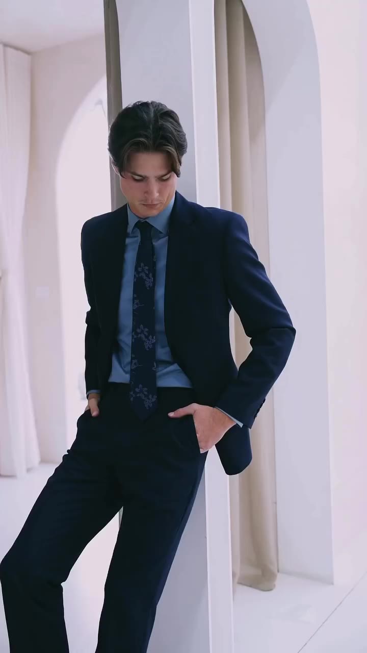 Mastering event season dressing starts with the perfect navy suit. 🧵 Elevate…