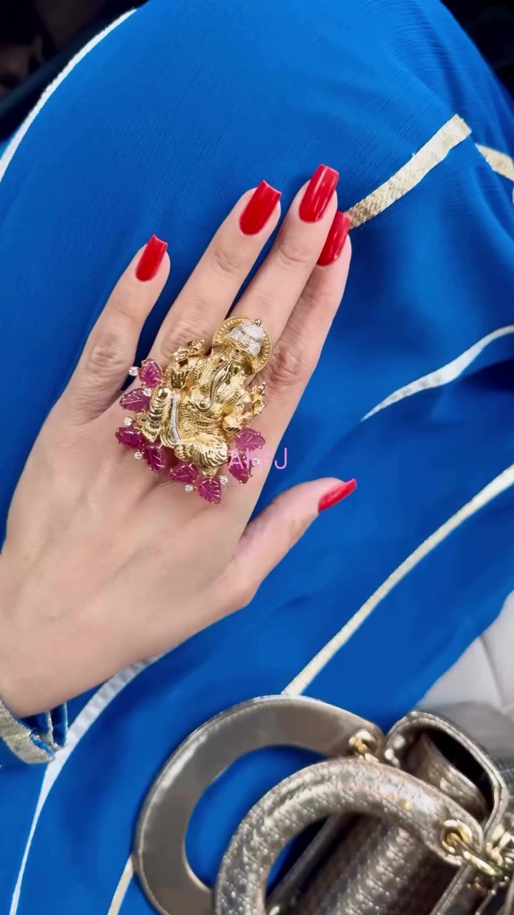 ✨There’s something so timeless about temple jewellery paired with Indian…