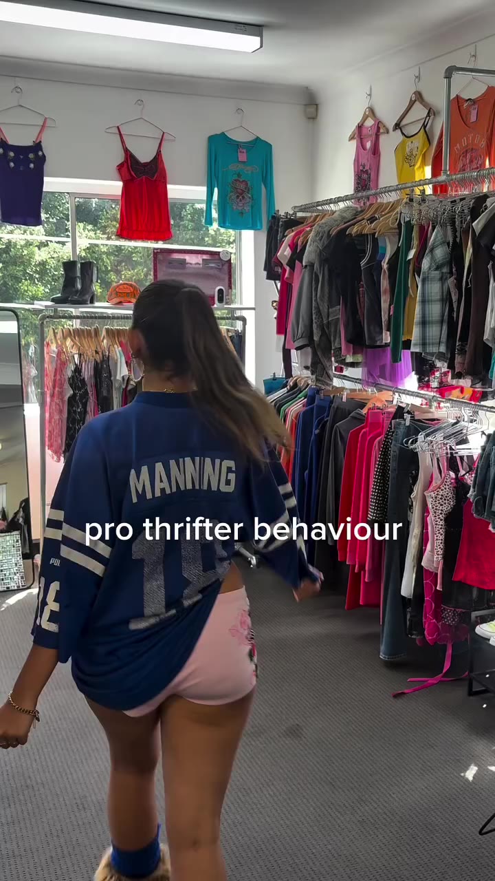 We don’t play when it comes to thrifting 😤 . . . #brisbane #vintageshop…