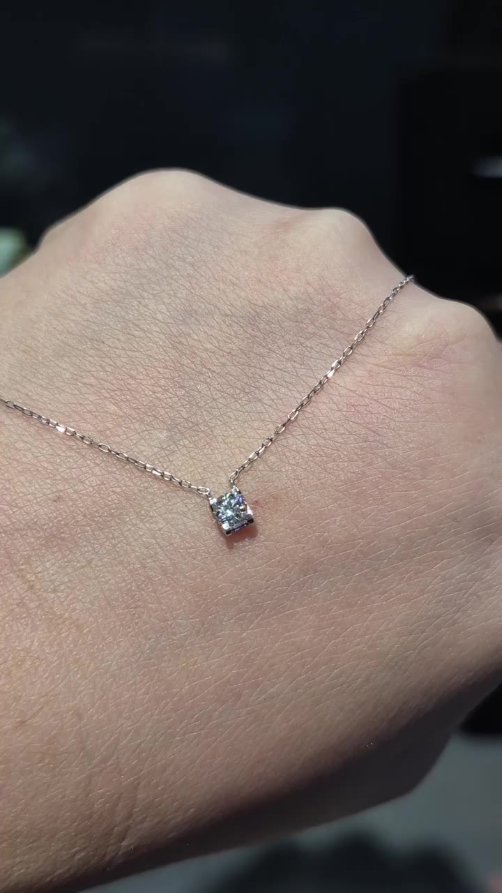 Subtle shine for everyday wear ✨️ Authentic 18K White gold stud Necklace with…