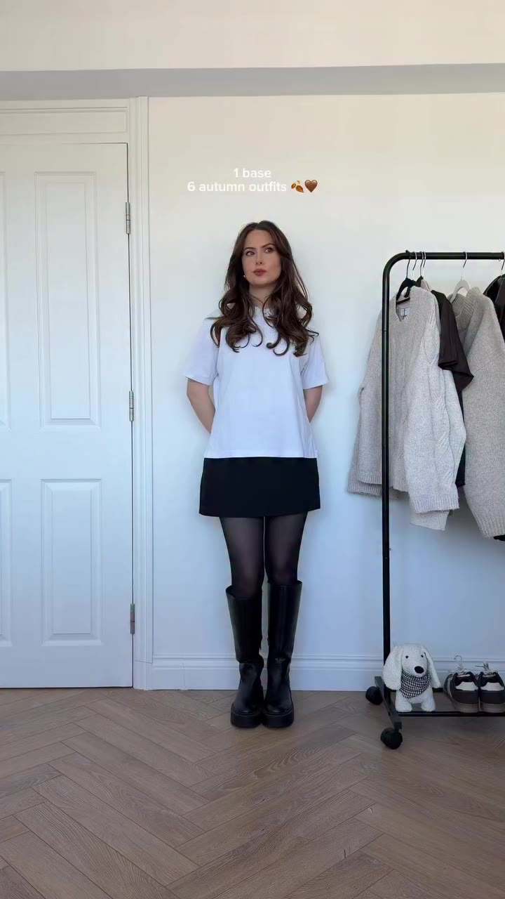 The white T-shirt + black skort + boots base 🤎🤎 One of my favourite…