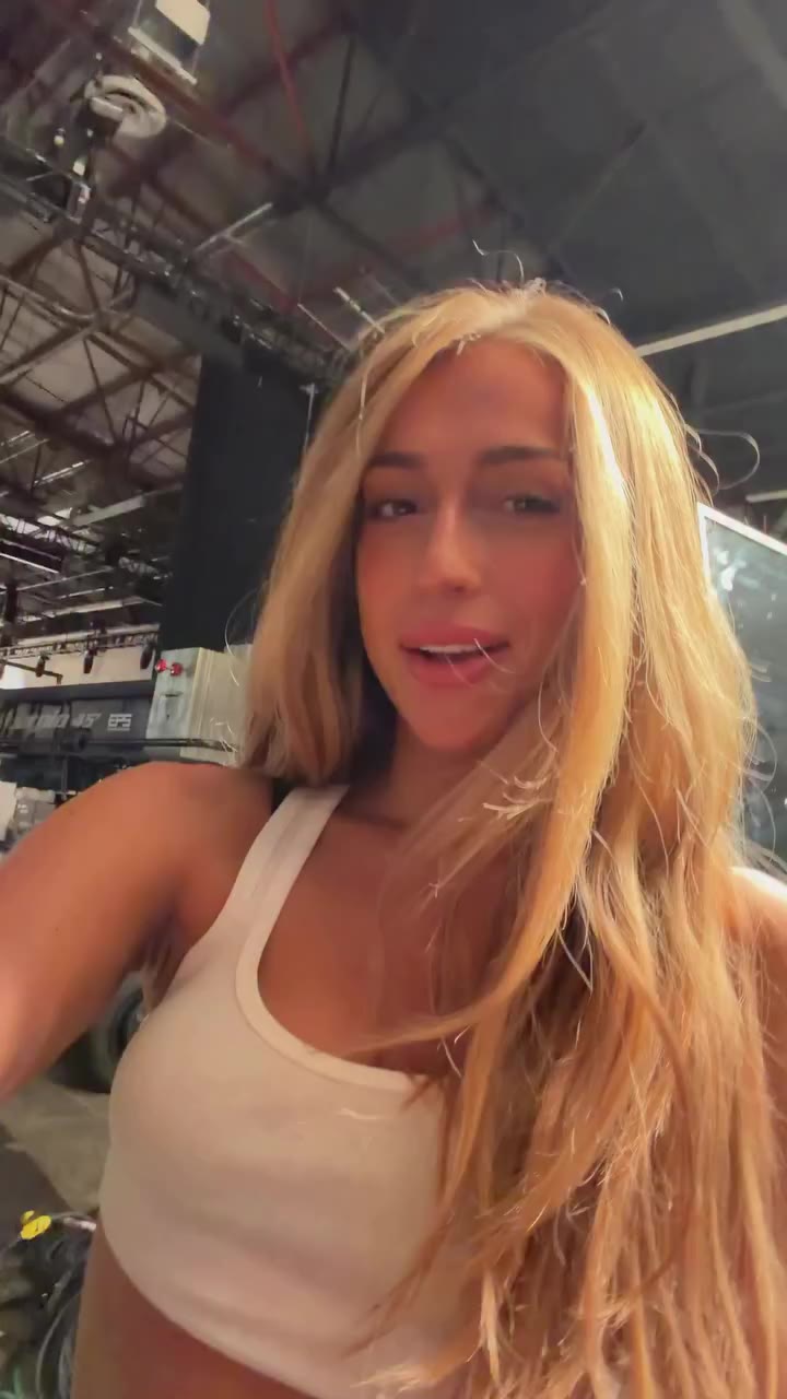 We love a good BTS moment @tatemcrae for #calvinklein