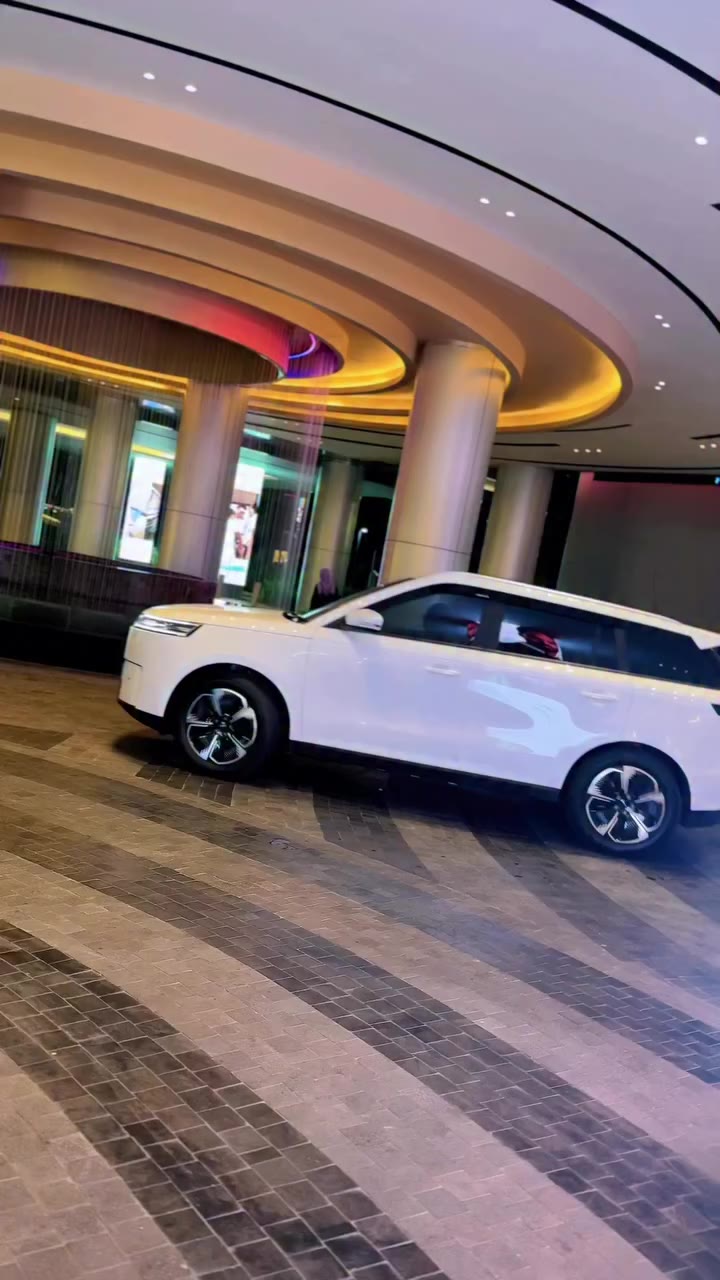 Kerja di coffeeshop jadi makin nyaman ☕️💻 Sekarang nggak perlu bawa banyak…
