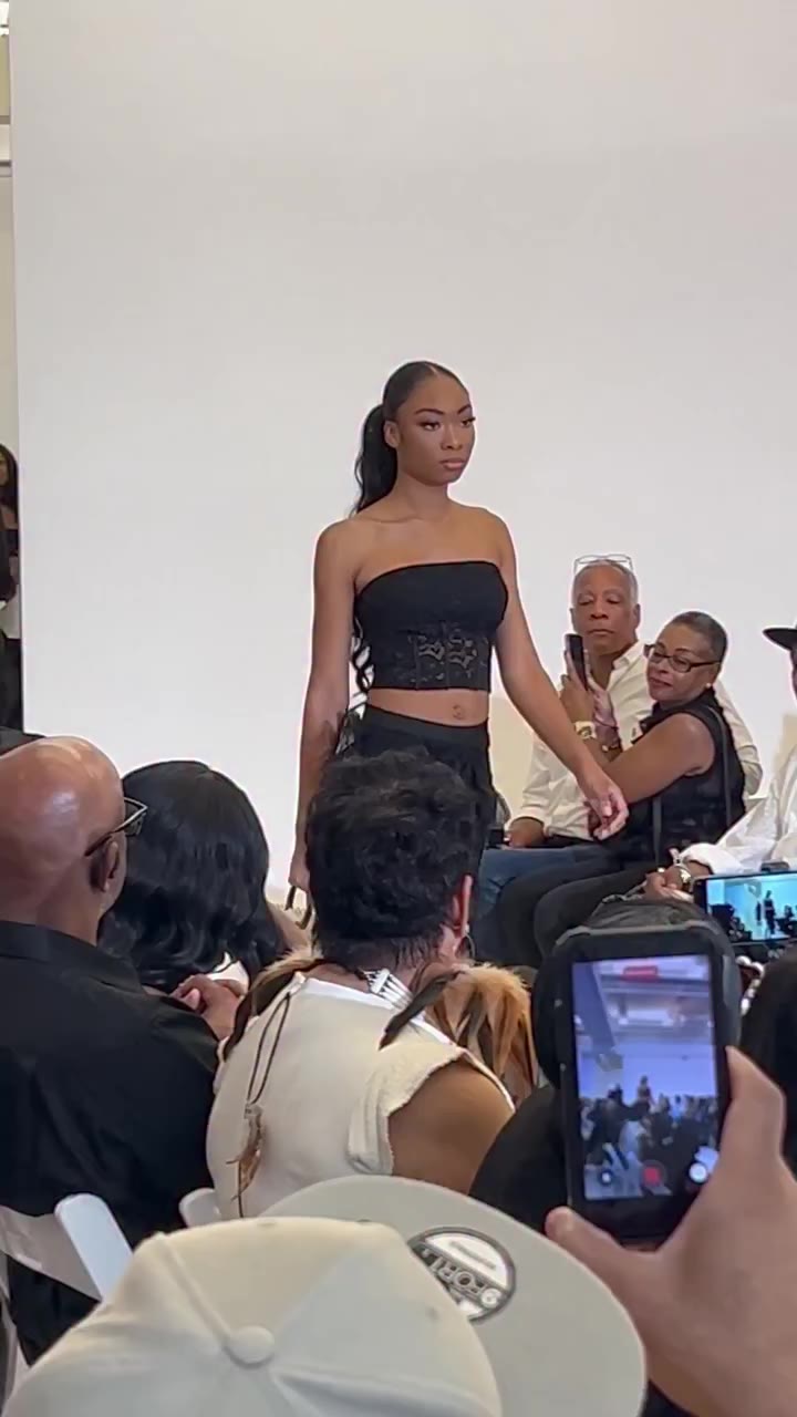 “Command the room without saying a word” #runwaymodel #fashionweek #runwaywalk…