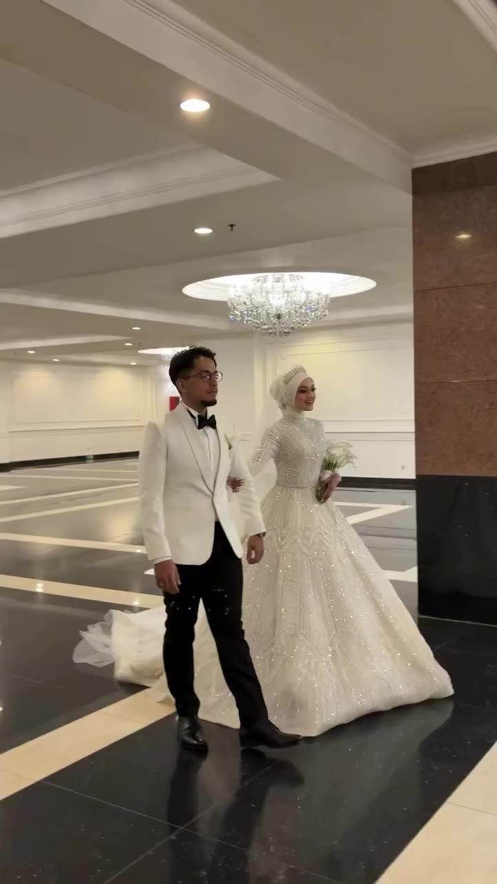 Bridesmaid first reaction @latifah.zan 😍 #cynthiatanbride
