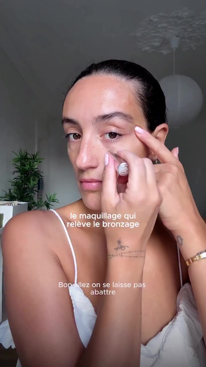 C’est la rentrée, j’ai la peau encore dorée. Mon make up (simple et efficace)…