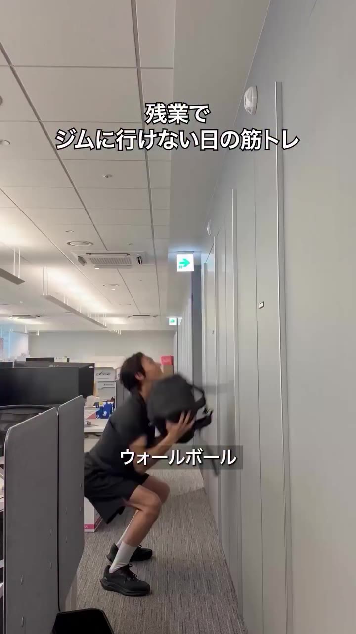 何があっても筋トレは絶対サボらない友達をメンションしてあげて！🏋️‍♀️ ▪️アイテム情報 📌BORN TO WIN(@borntowin.co.kr)…