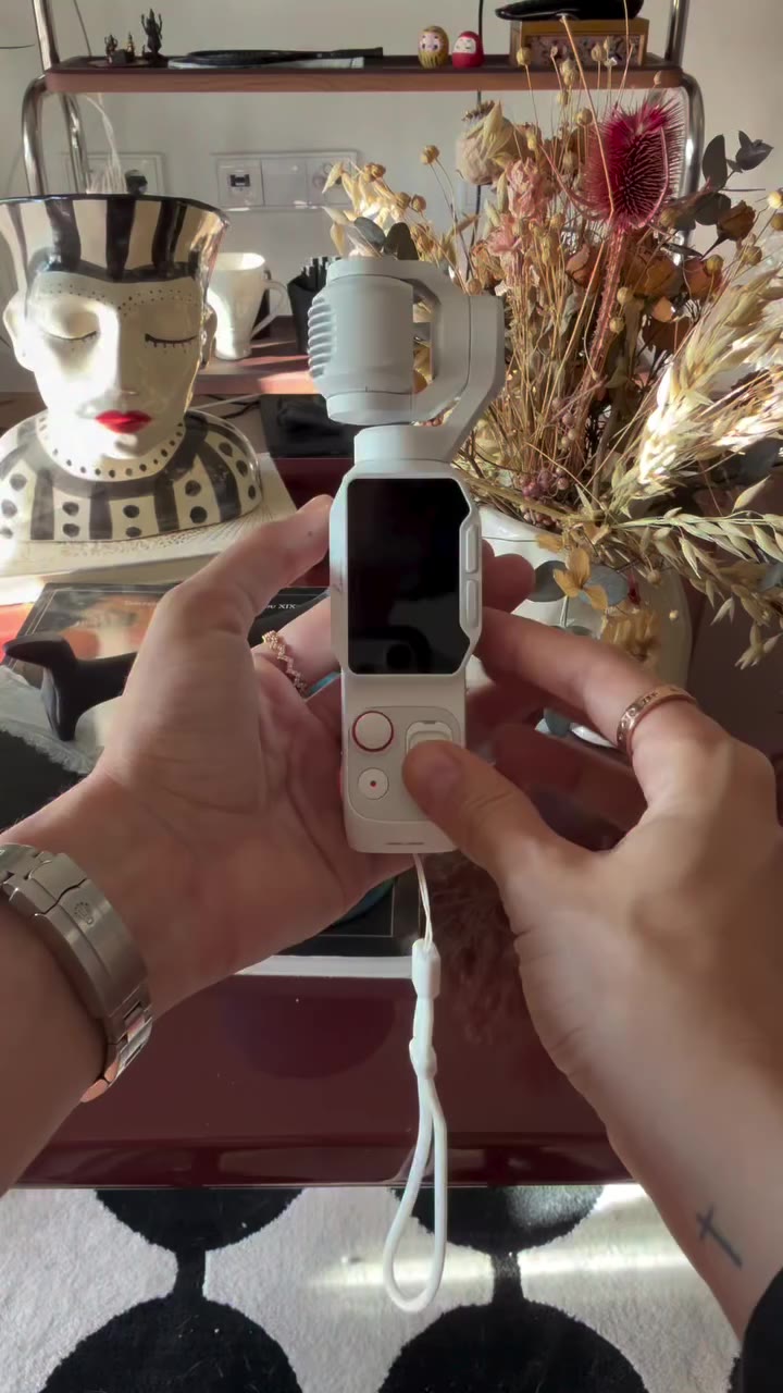 Publi. Girls just wanna have… una cámara nueva 🎀📹 Y esta es oficialmente mi…