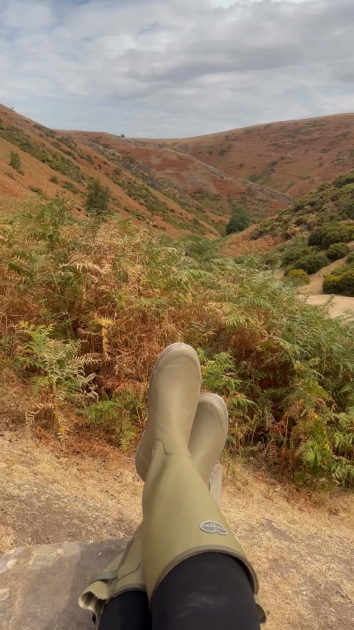 Golden hills, cooler days and the first signs of a new season. Autumn, we’re…