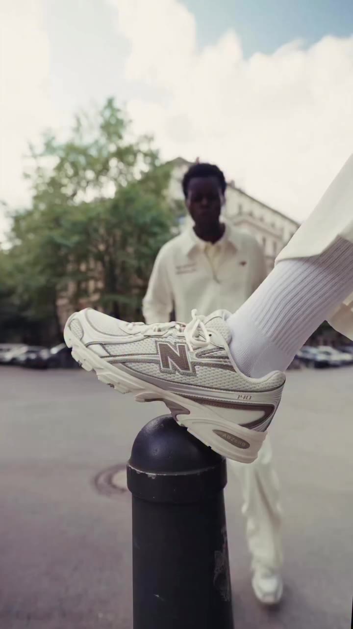 Had to freeze this look for a second 🥶 @newbalancelifestyle @snipes AD