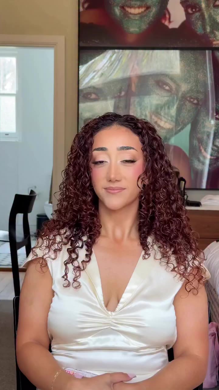 Proof you don’t have to say goodbye to your curls on your wedding day 🥹…