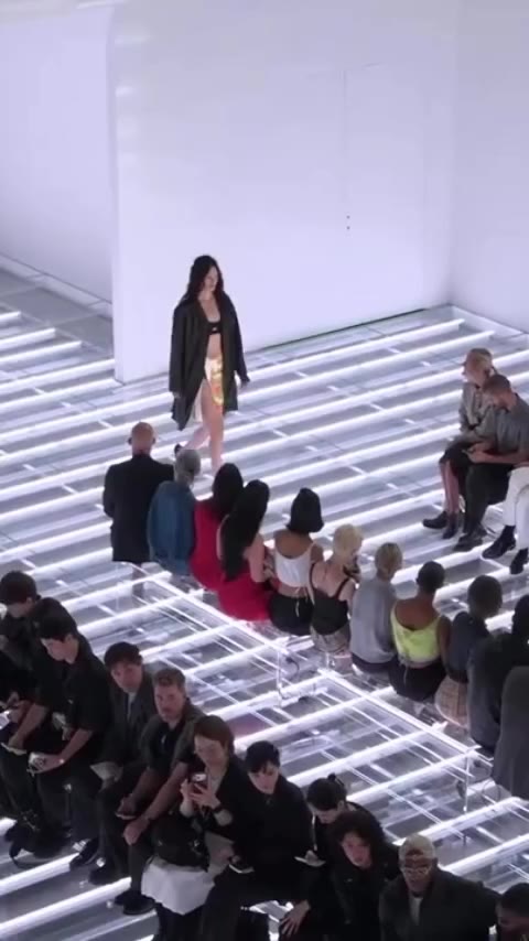 AMANDA @amandajeanmurphy walking for @prada SS27 🖤🖤 #TrafficModels…