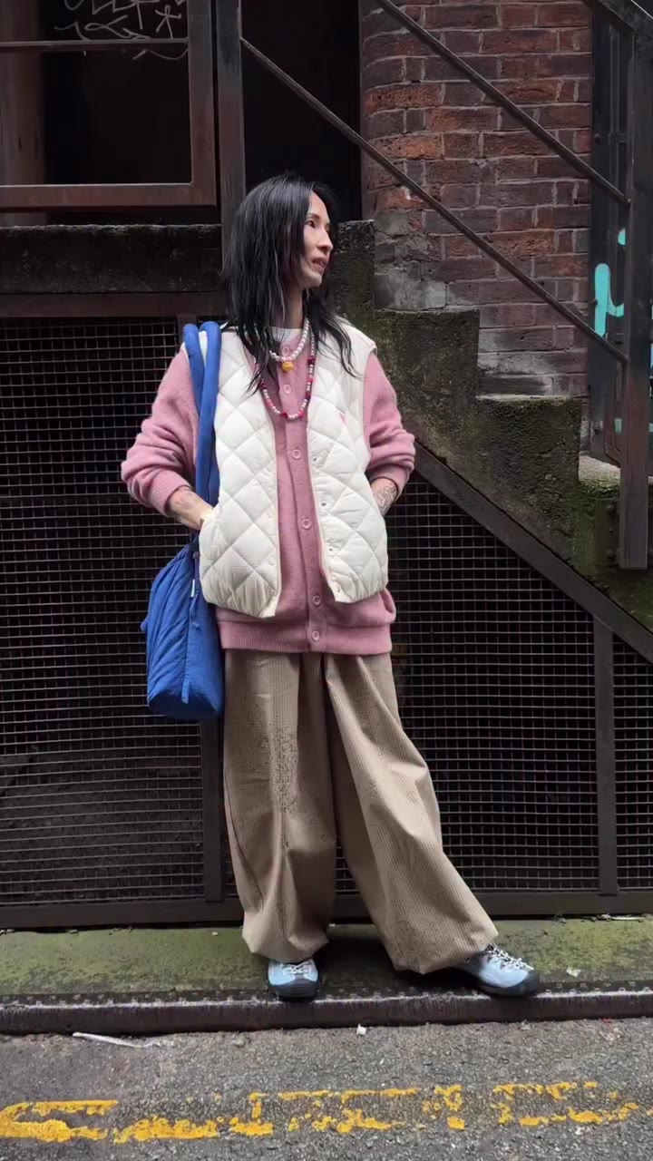 Sorry but who is this diva? Caught up with @lifewithverawong in Manchester for…